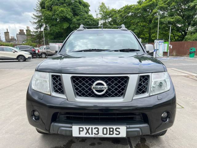 Nissan Navara 2.5 dCi Platinum 4WD Euro 5 4dr Pickup Diesel Black